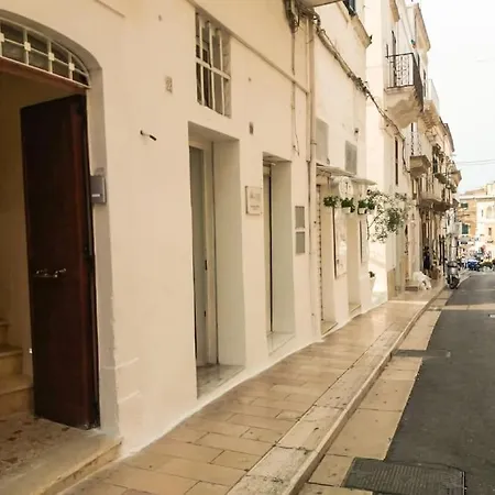Cavour 30 أوستوني